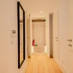 Bonjardim Suite, By Bolhao Market
