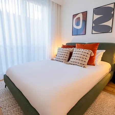Bonjardim Suite, By Bolhao Market